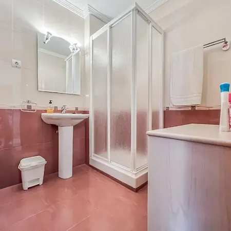 One Bedroom In The Heart Of