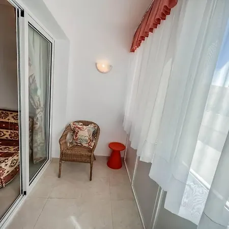 One Bedroom In The Heart Of Apartment *